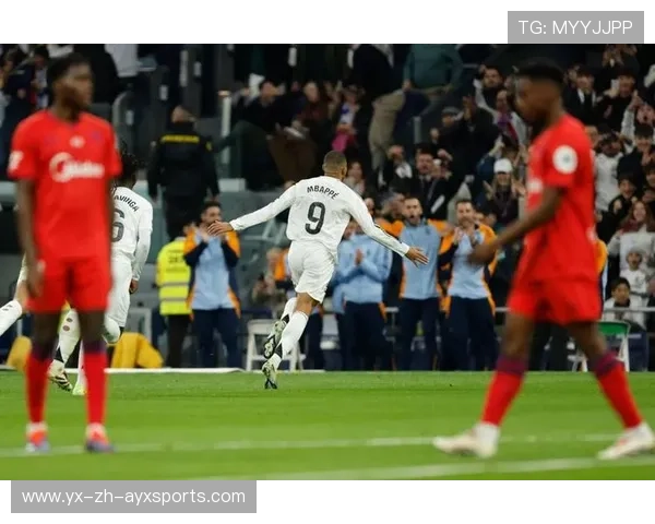 姆巴佩小角度射门破网，全场再度起立