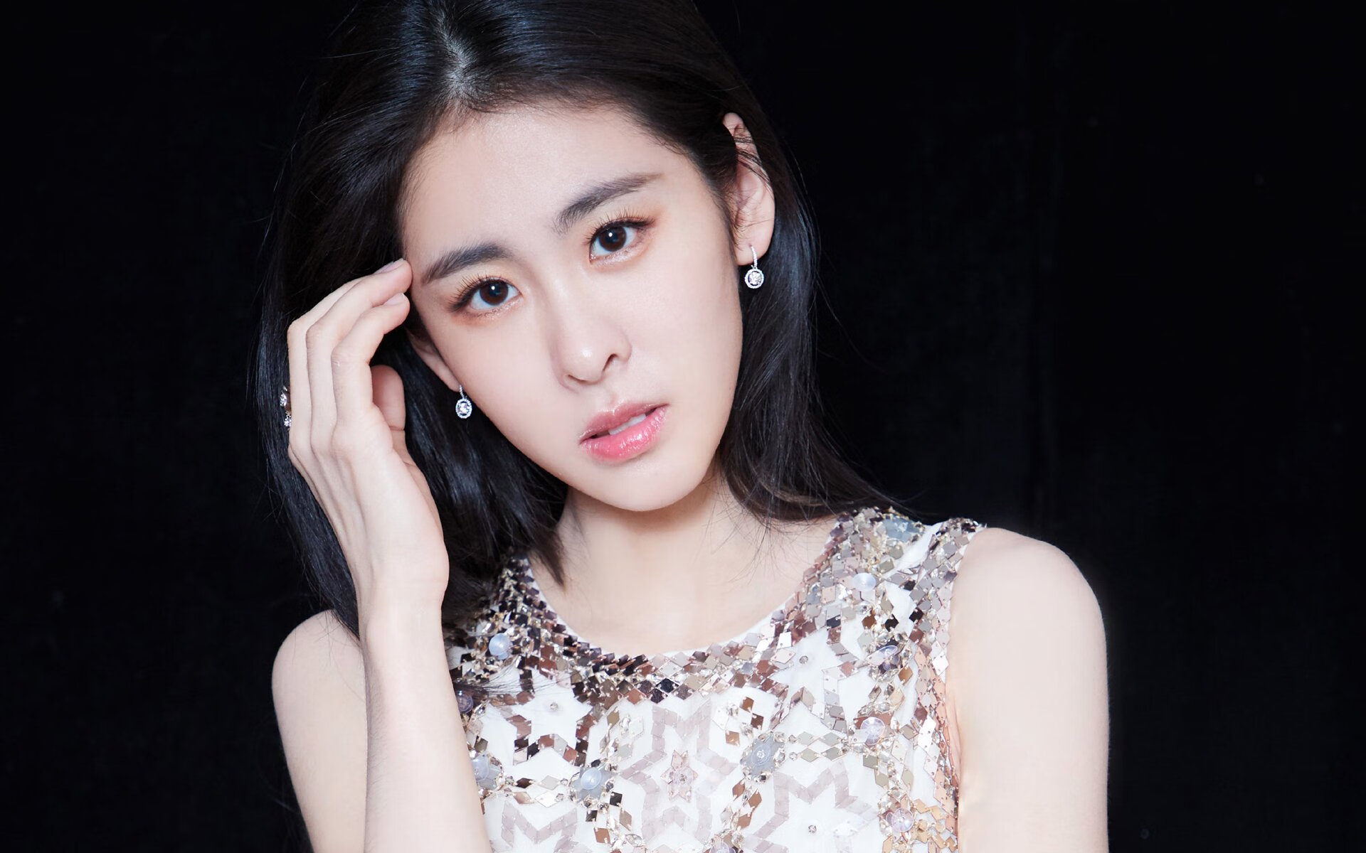 奥预赛中国足球晋级 球迷为球队加油，2020足球奥预赛