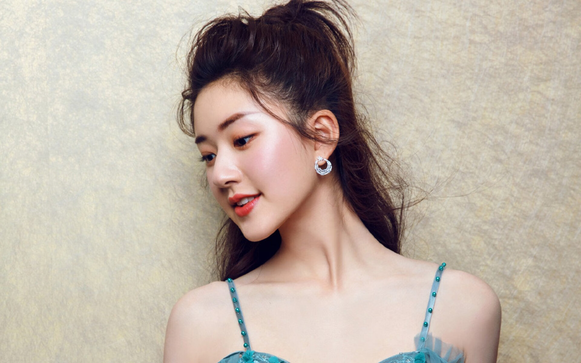 爱游戏在线登录入口-训练方式多样化促进运动员成长，不同训练方法对运动员体能的影响