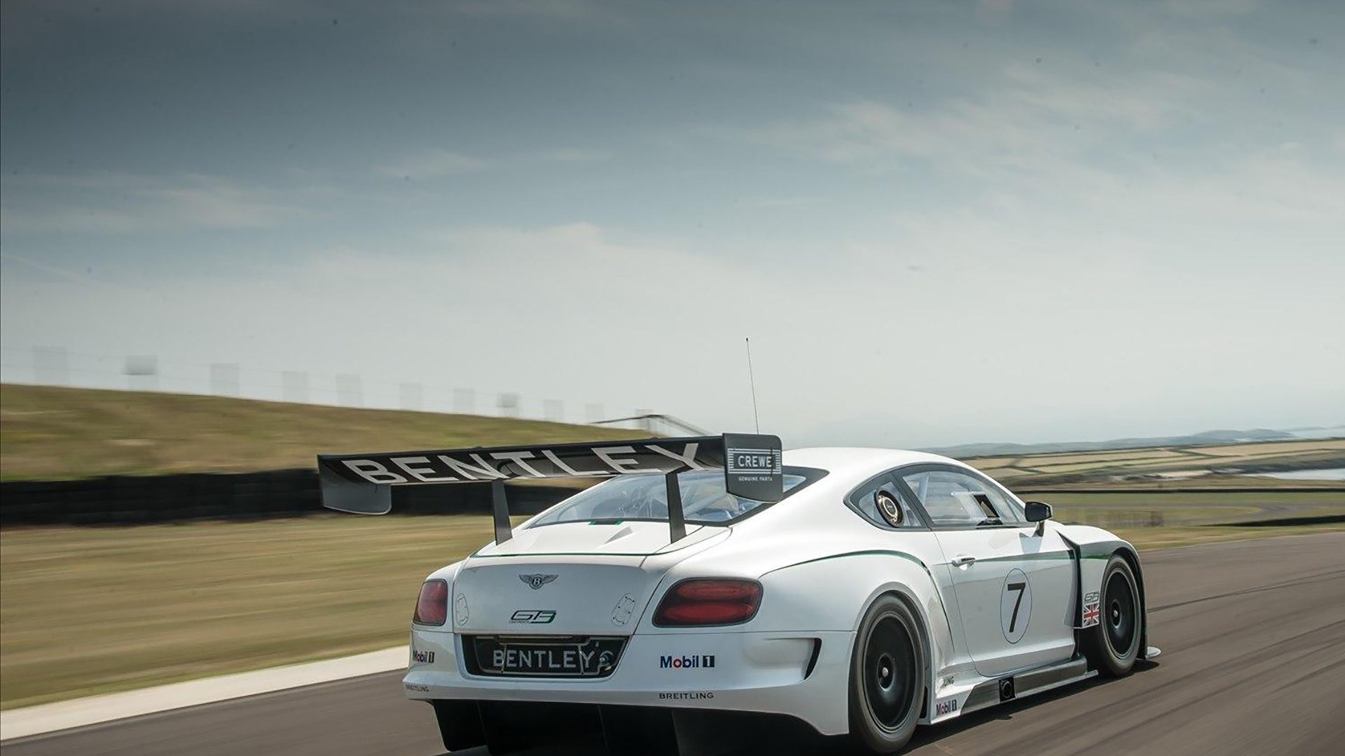 中国足球职业俱乐部发展规划与执行报告发布,中国足球俱乐部现状